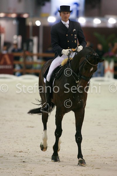 LAUGKS_MEGGLE\'S WELTTALL_MILANO_2011_SS2_2434.jpg